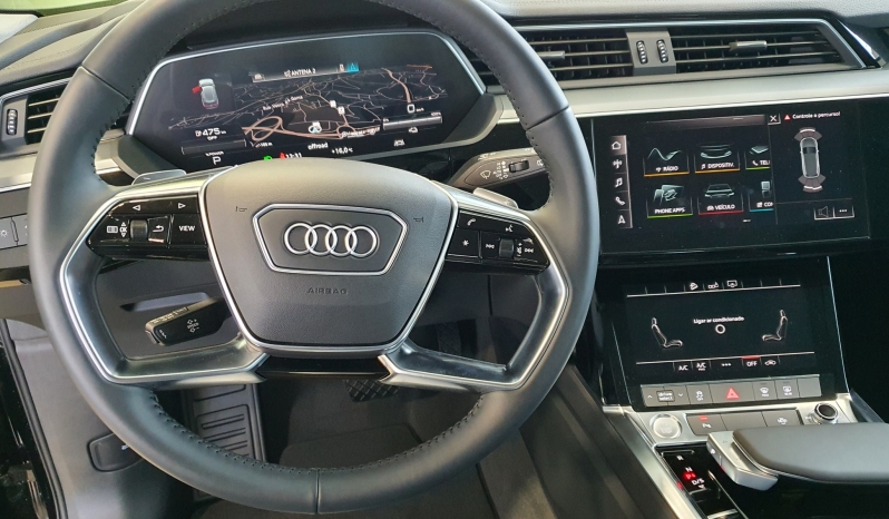 Audi e-tron 55 quattro completo