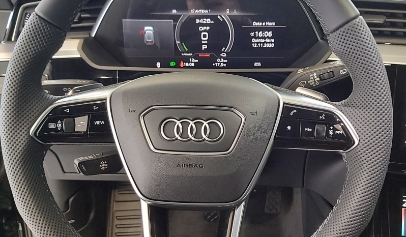 Audi e-tron 55 quattro S line completo