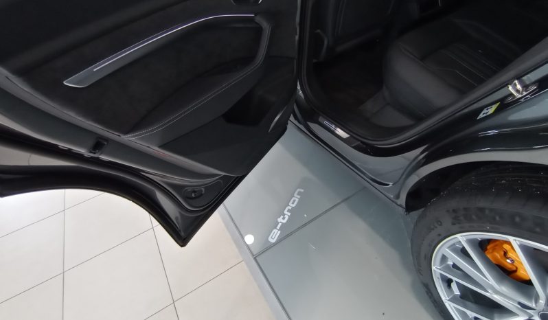 Audi e-tron Sportback 50 quattro S line completo